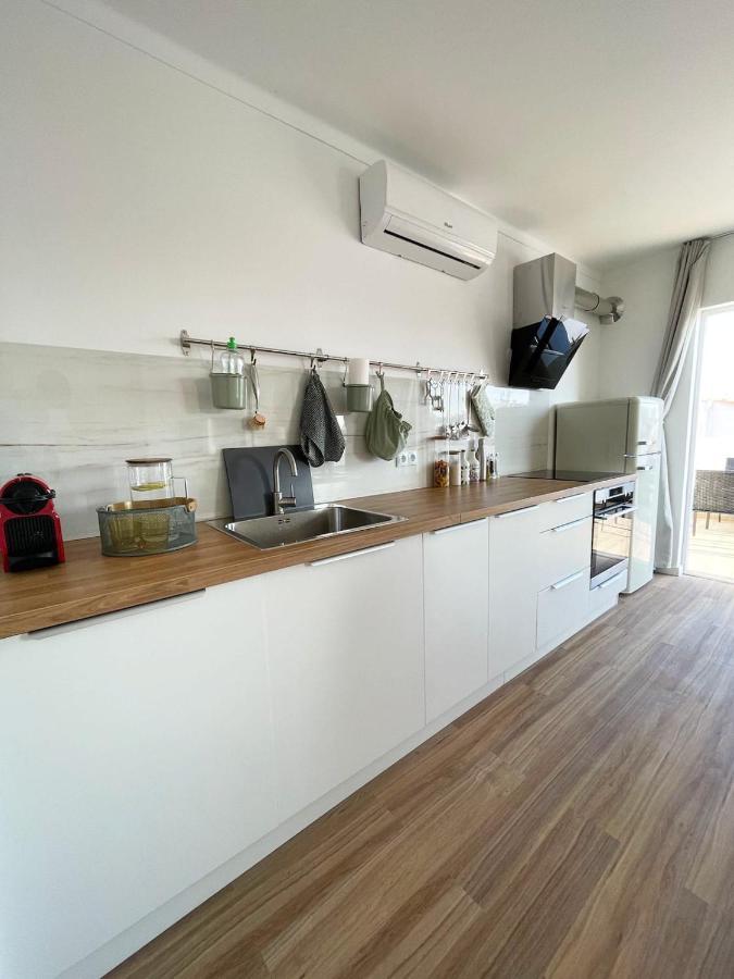 Sun Waves Beach Apartment Portimão Exteriör bild